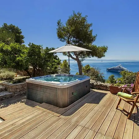 Сasa de vacaciones Novosel Location & View In Park Forest Split