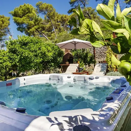 Novosel Location & View In Park Forest Сasa de vacaciones Split