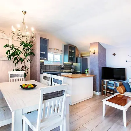 Novosel Location & View In Park Forest *